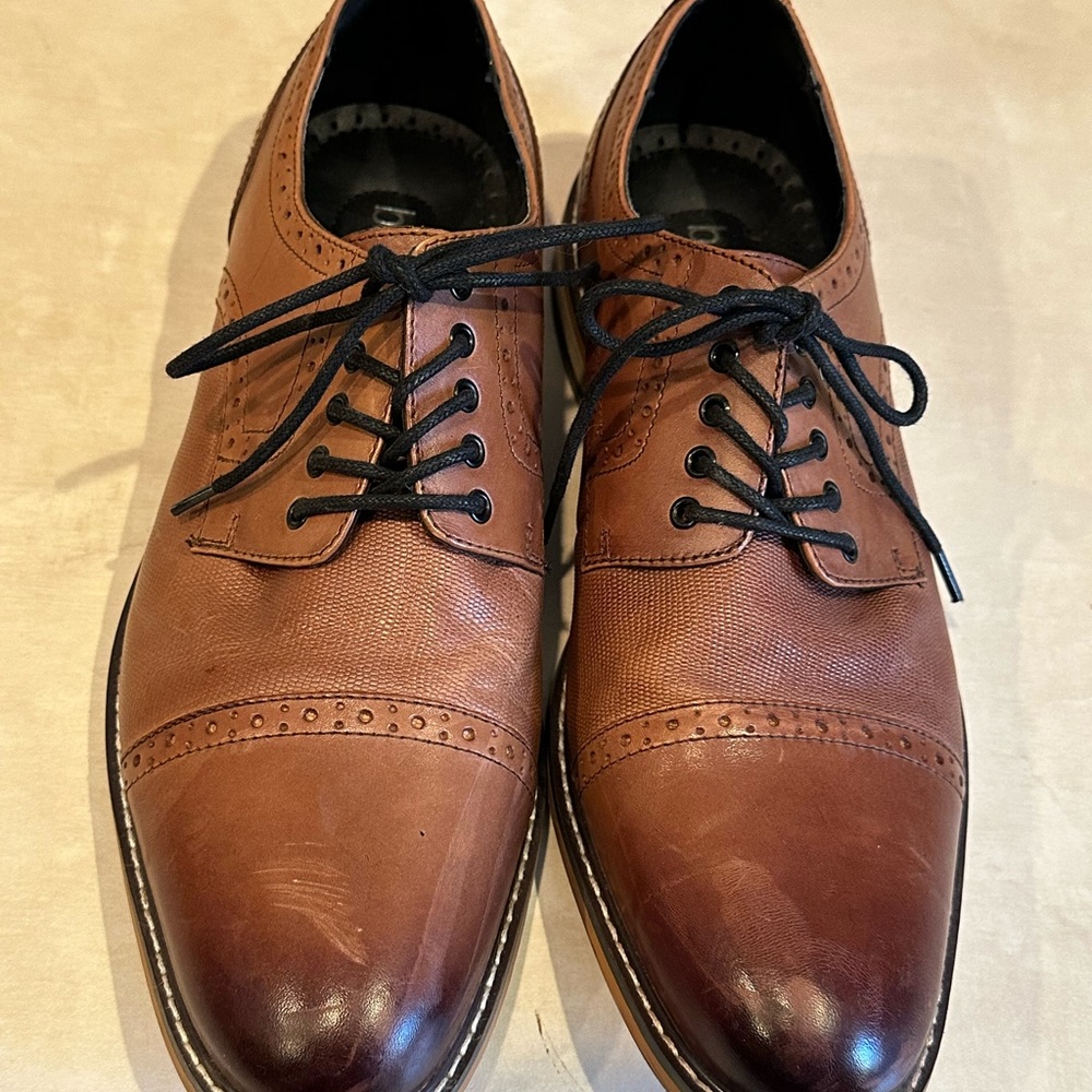 Men's Bar III Lace Up Brown Leather Oxfords. Cap Toe.